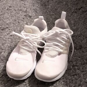 Nike White Sneakers Mesh Upper Cushioned Sole